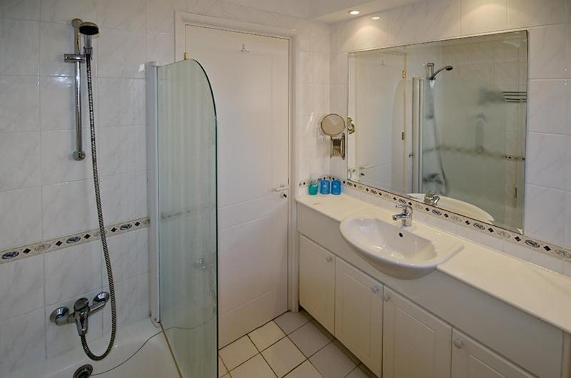 Award-Winning 3-Bedroom Apartment Near Beach Paphos Eksteriør billede